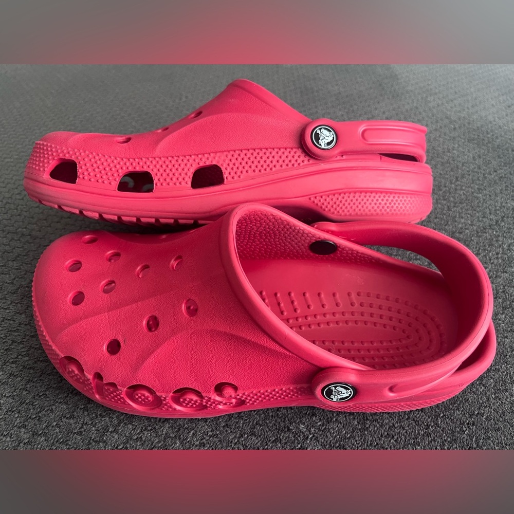 Crocs Men’s/Women’s Baya Clog - Size 7M/9W